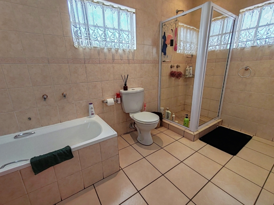 3 Bedroom Property for Sale in Van Der Hoff Park North West